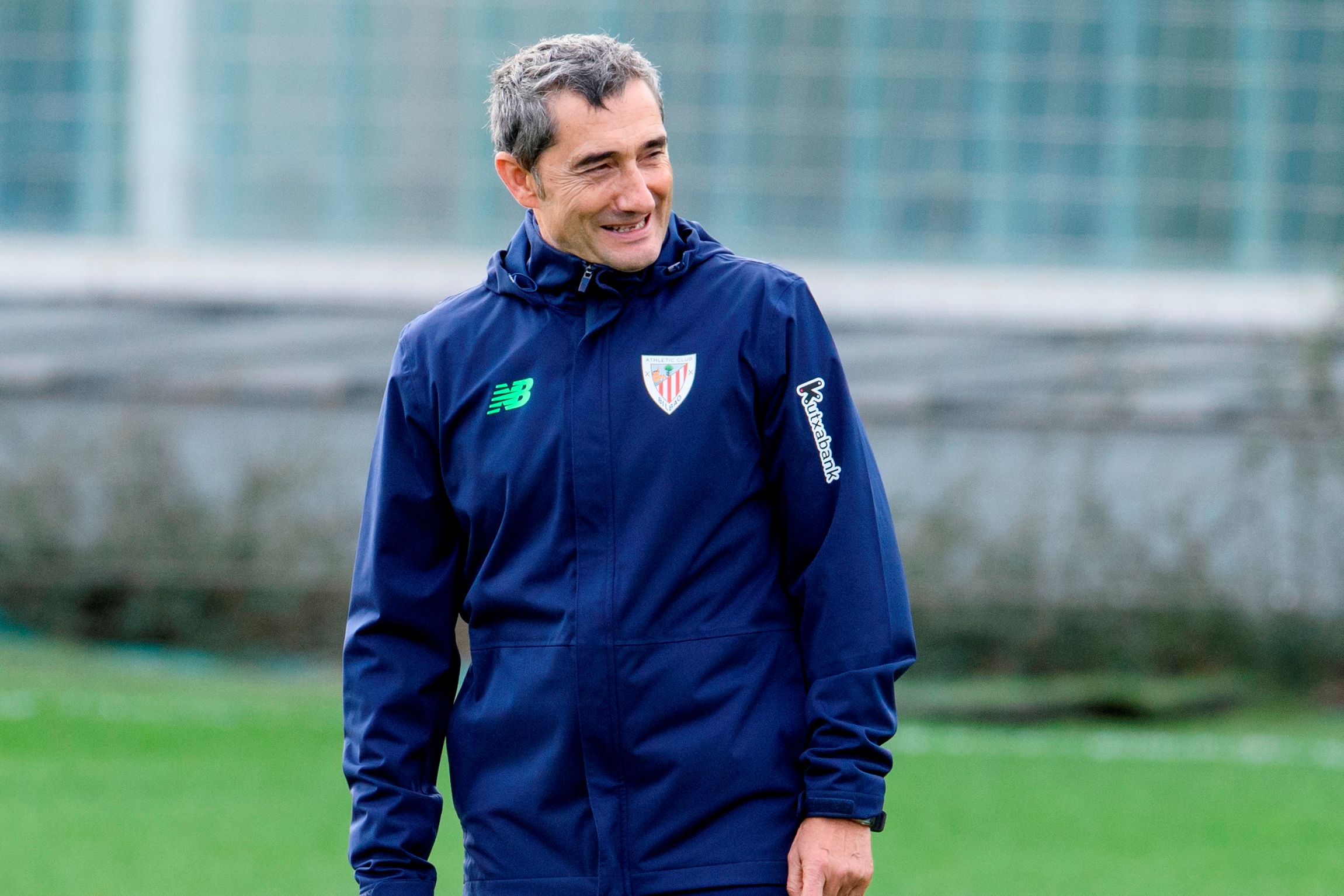 Sonrisa de Ernesto Valverde en Lezama durante un entrenamiento.