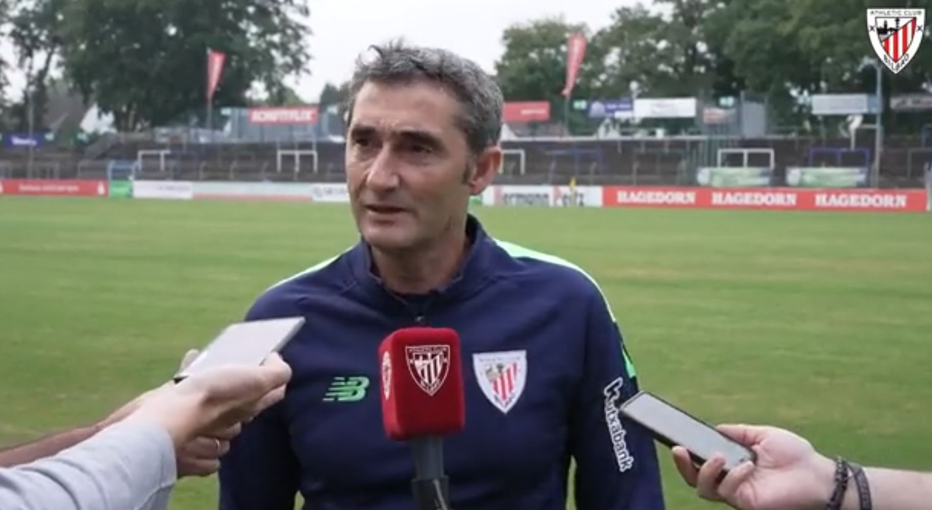  Valverde habla ante la prensa.