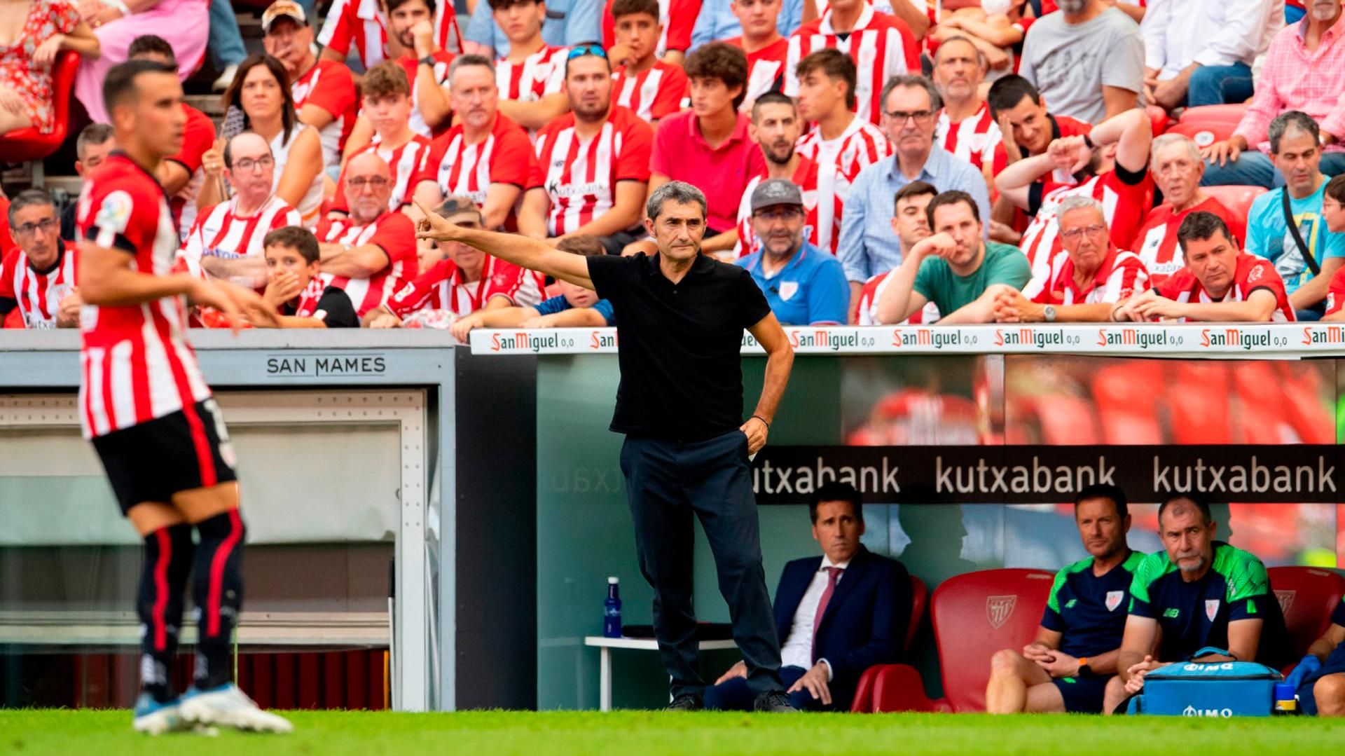  Ernesto Valverde dirige en San Mamés ante el Espanyol.