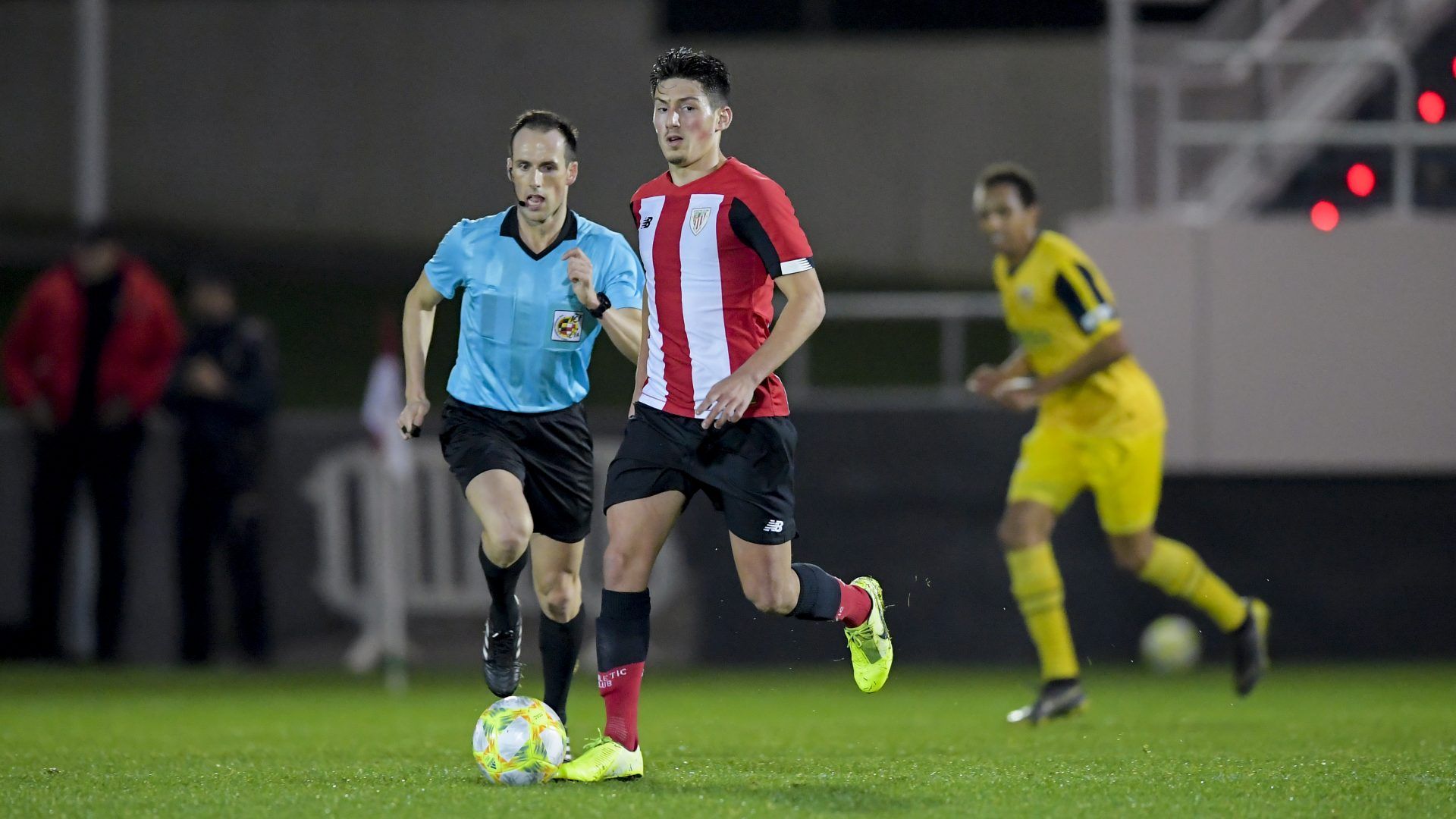  Una Vencedor durante el Bilbao Athletic-Izarra.