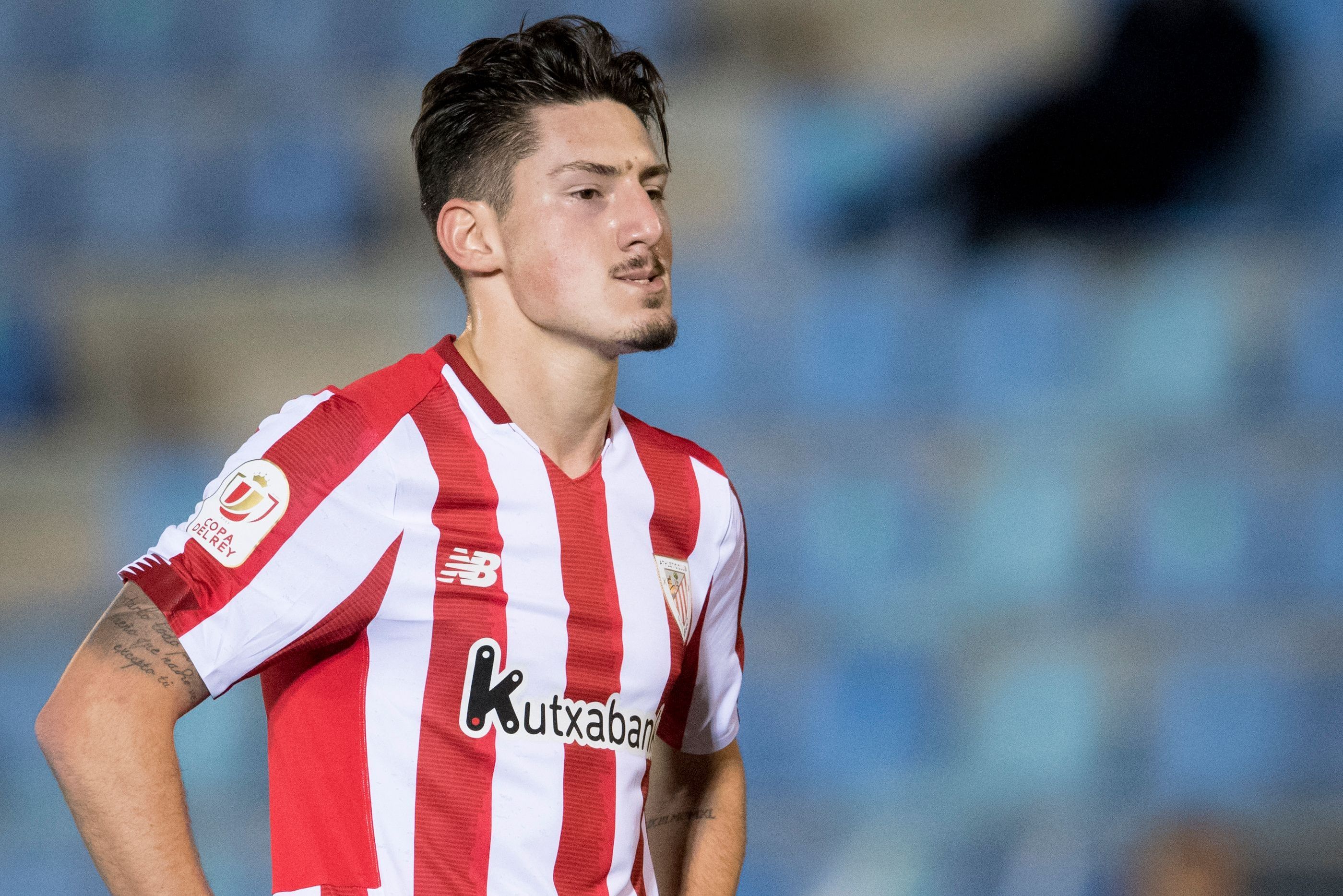  Imagen de Unai Vencedor pensativo en un partido.