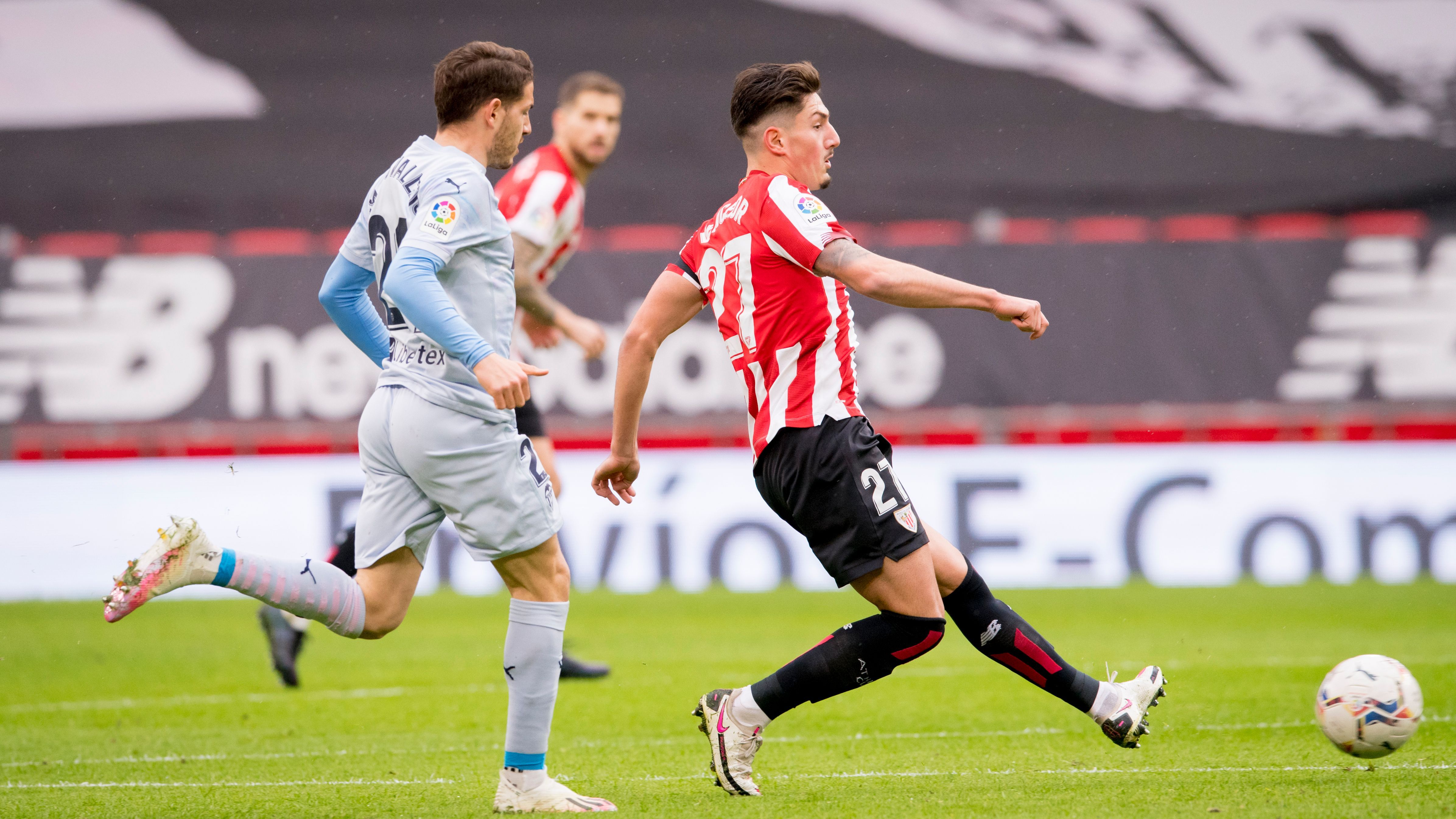 Unai Vencedor elegante ante el Valencia en San Mamés.