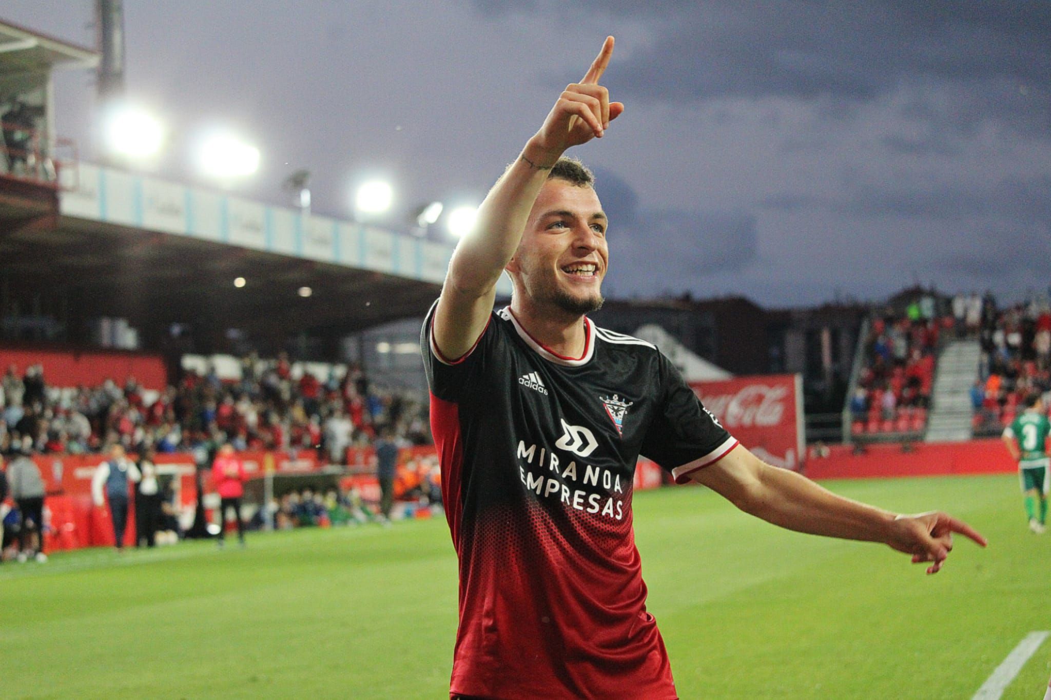  Iñigo Vicente, que está cedido por el Athletic Club al CD Mirandés, es feliz en Anduva.