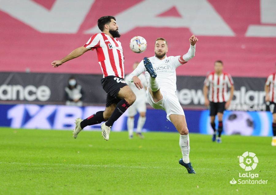  El 'Búfalo' Villalibre volvió a ser titular ante el Huesca.