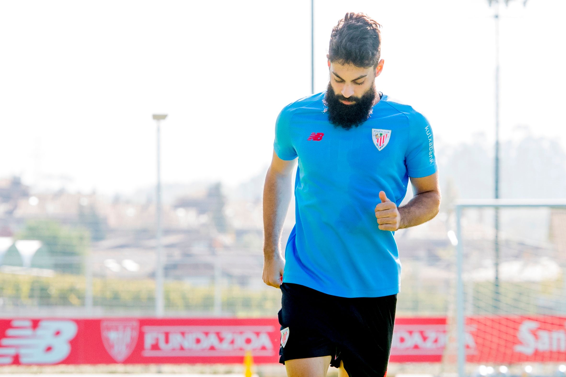 El 'Búfalo' Asier Villalibre trabajando en Lezama.