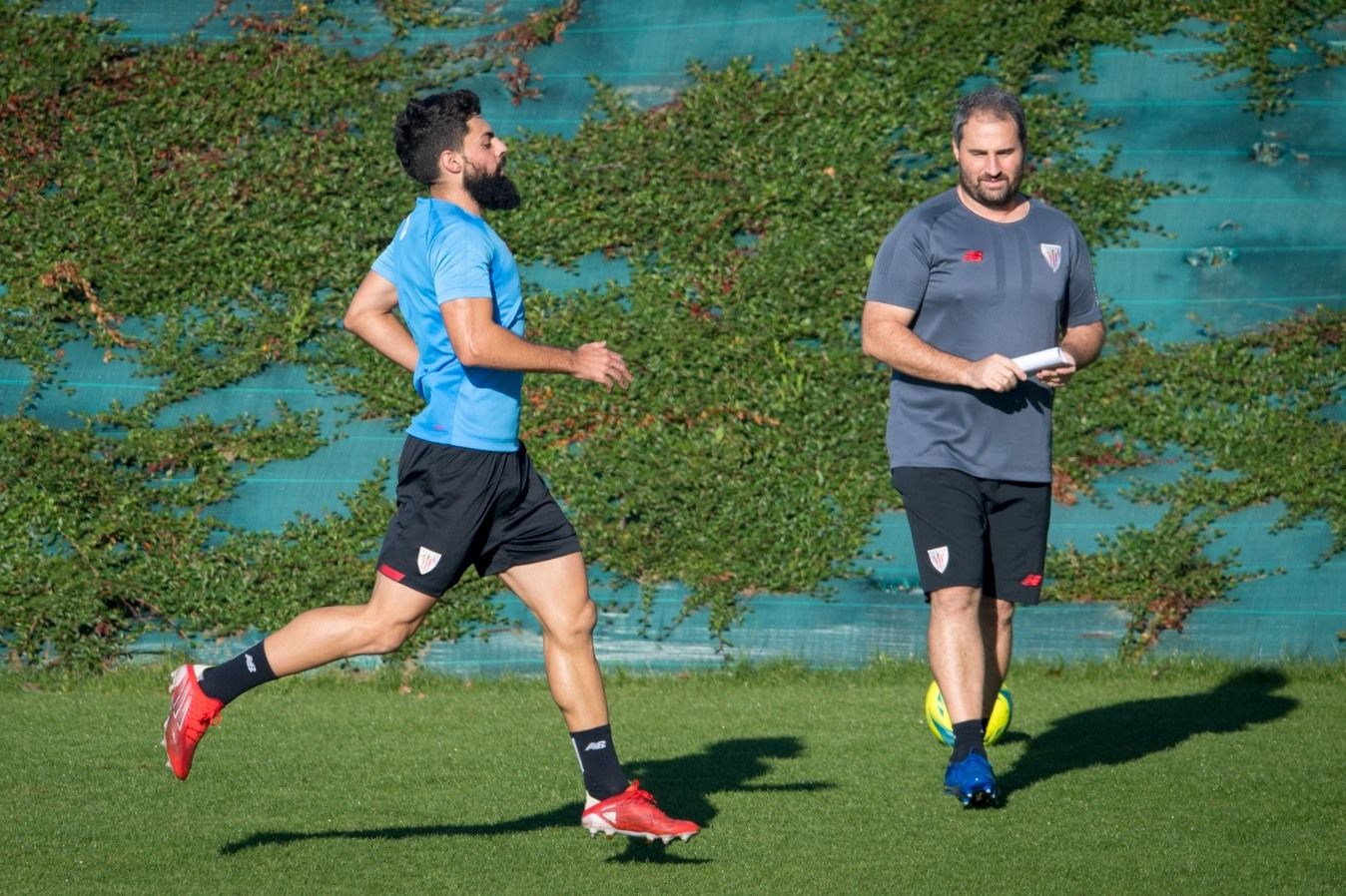  Asier Villalibre se recupera de un problema muscular anterior en Lezama.