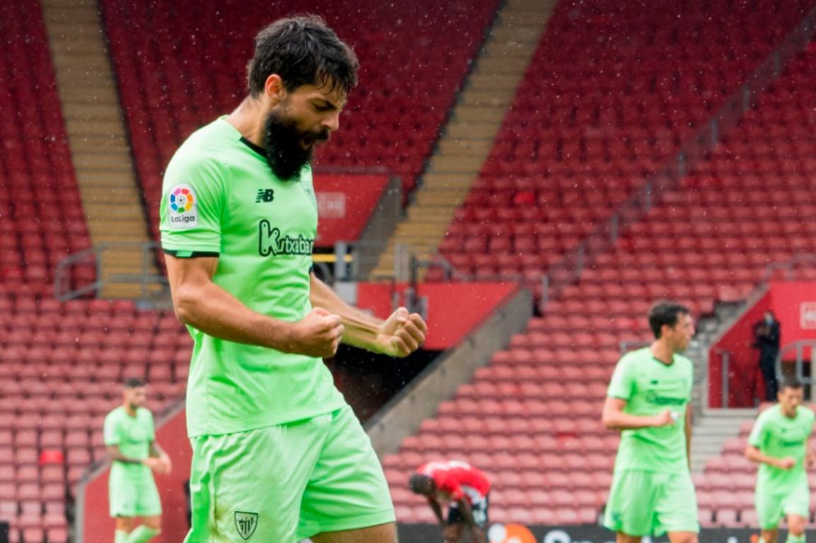  Asier Villalibre celebra su golazo al Southampton.