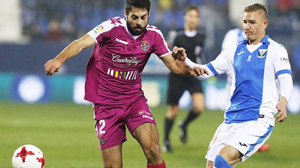  Asier Villalibre en un partido con el Valladolid.