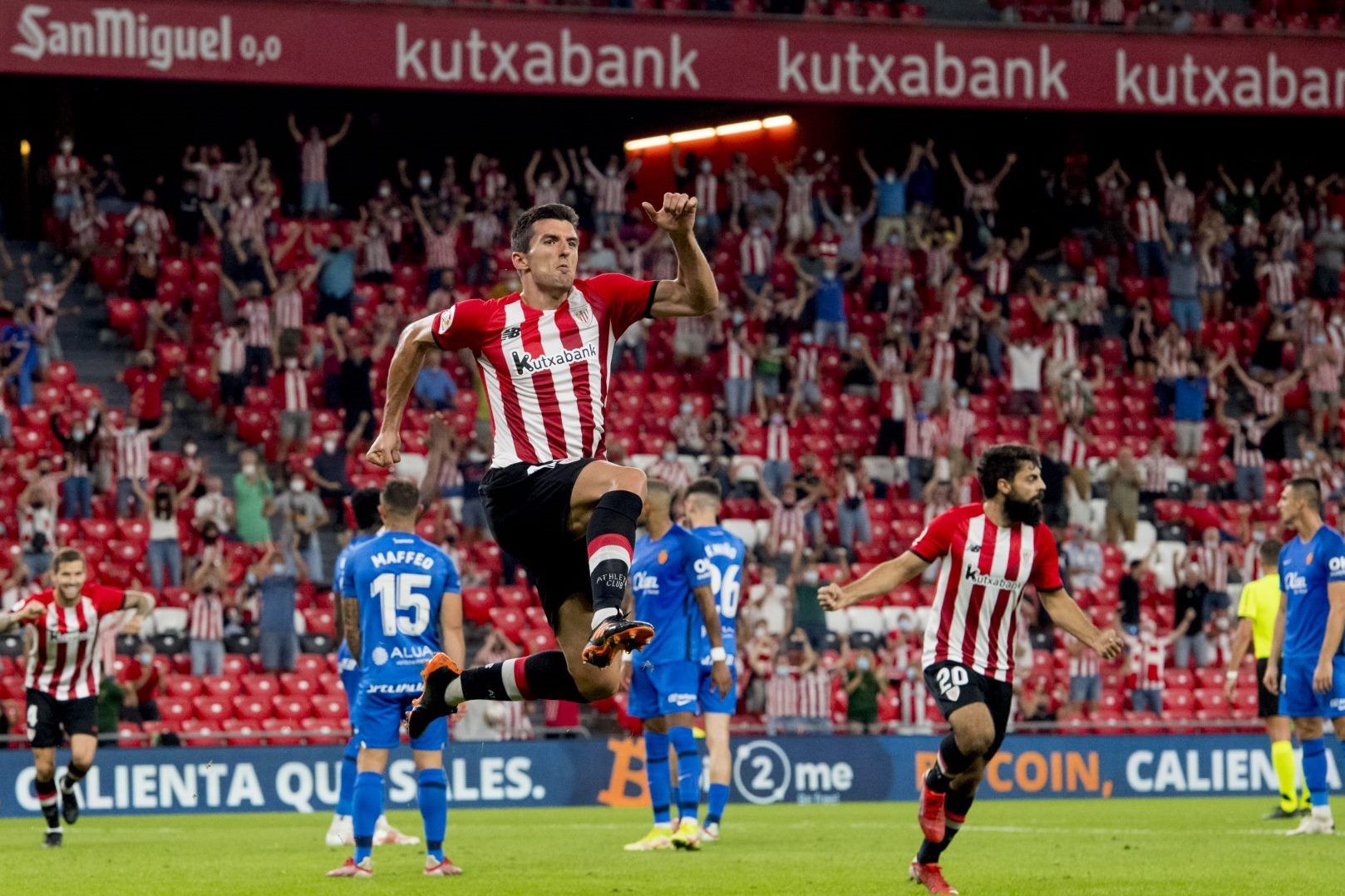  Celebración de Dani Vivian ante el Mallorca en San Mamés.
