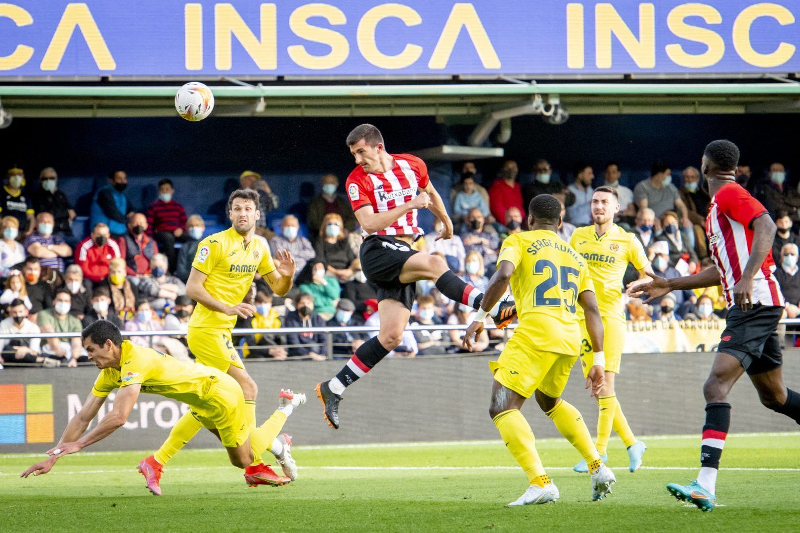  Espectacular cabezazo de Vivian ante el Villarreal en La Cerámica.