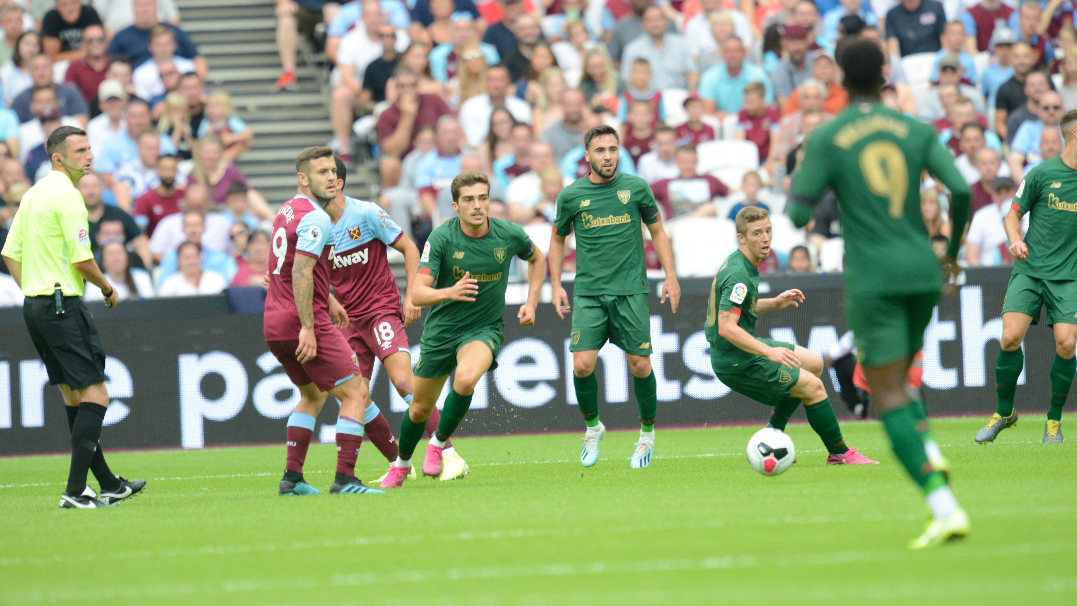  Unai López, Córdoba y Iker Muniain en el partido ante el West Ham