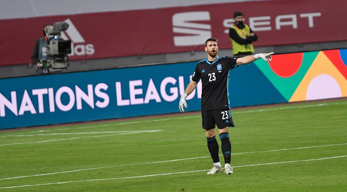 Unai Simón da instrucciones durante el partido de España ante Alemania en la Nations League.