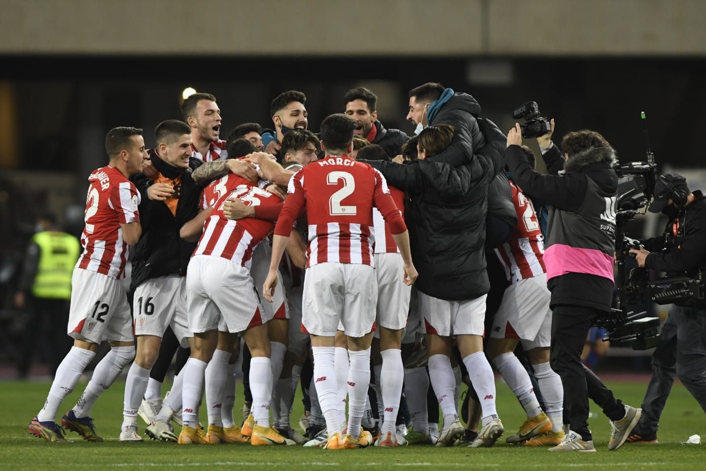  Los jugadores del Athletic celebran el título.