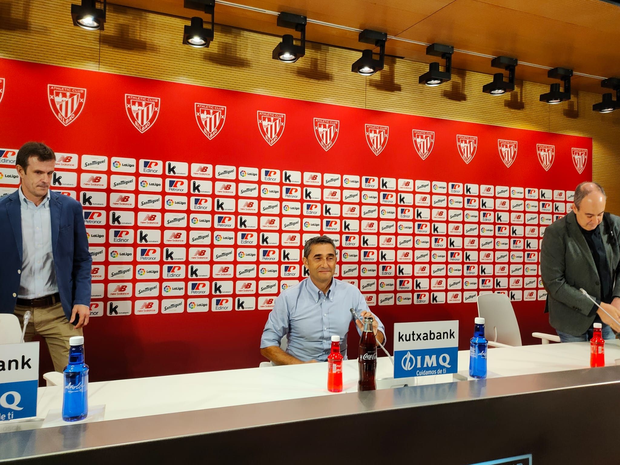 Ernesto Valverde, junto a Jon Uriarte, en su presentación como técnico del Athletic