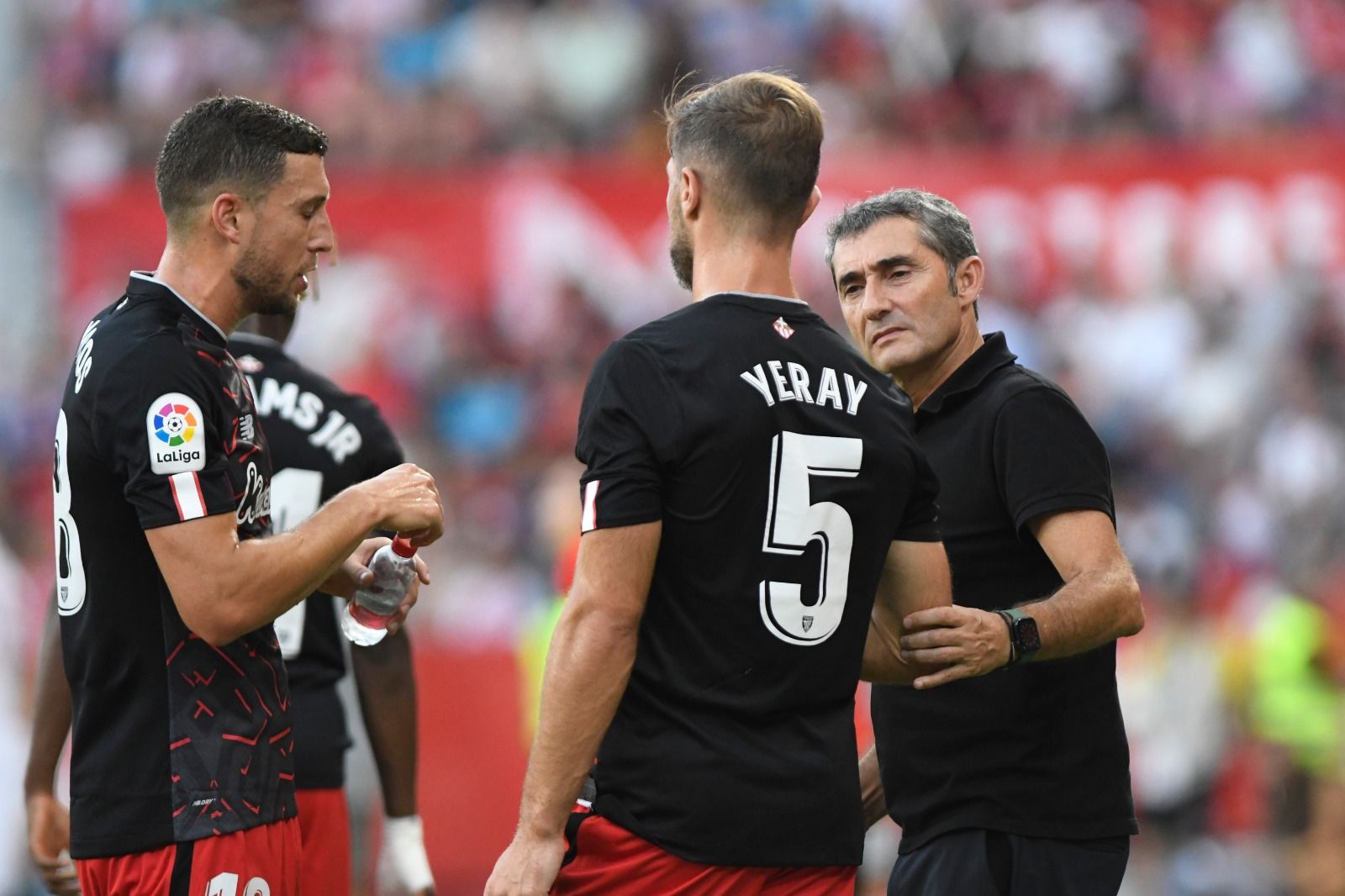  Ernesto Valverde da instrucciones a De Marcos y Yeray durante el Sevilla-Athletic (Foto: Kiko Hurta