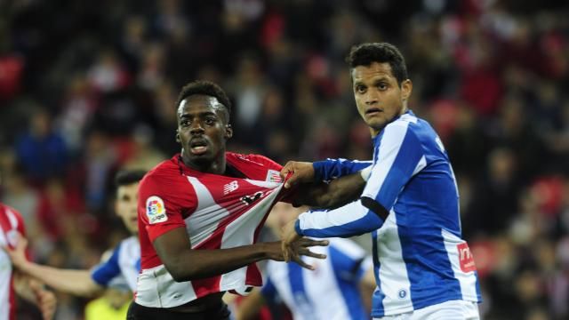  Iñaki Williams fue cambiado al descanso ante el Espanyol con molestias en el tobillo.