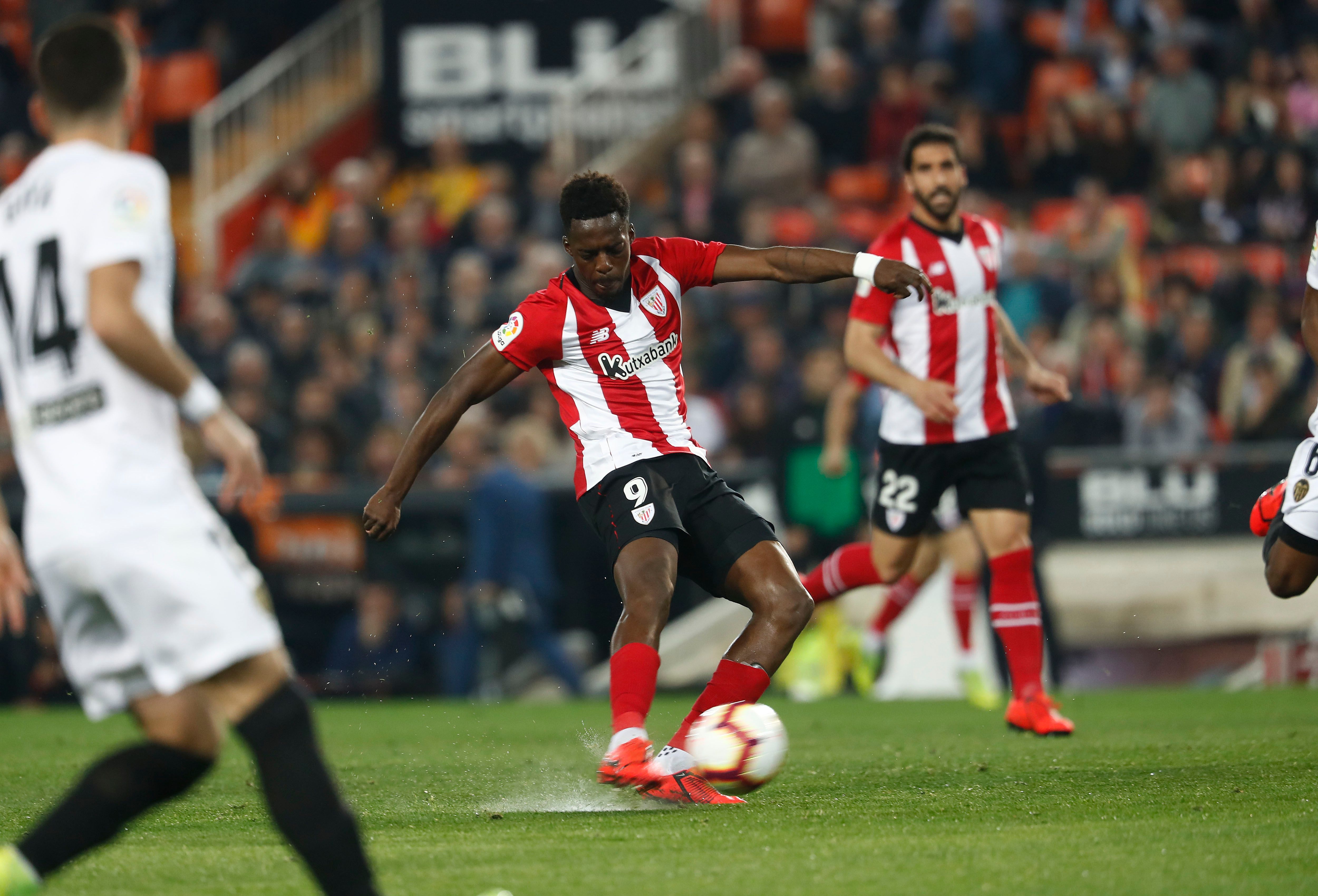 Escasa participación de Iñaki Williams en Mestalla.