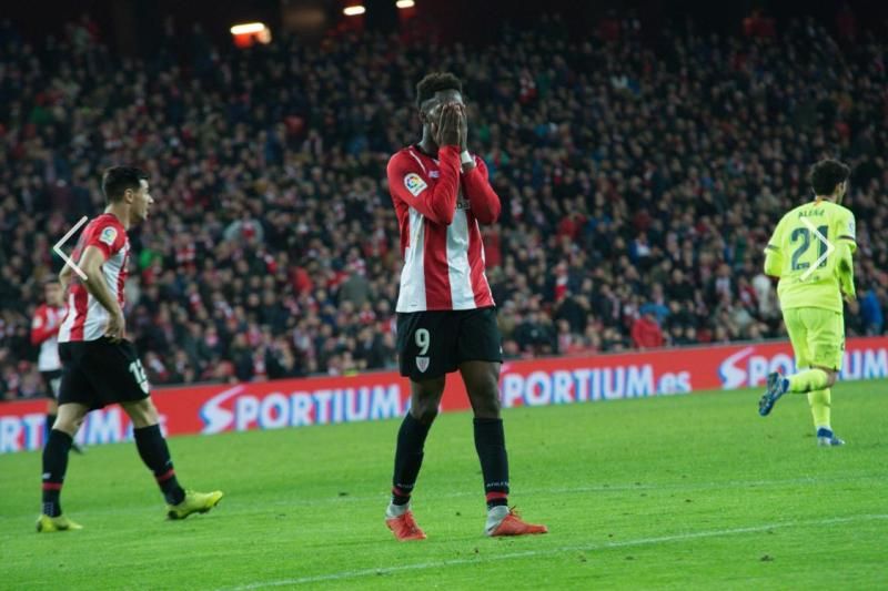 Iñaki Williams lamenta su gran ocasión errada ante Ter Stegen.