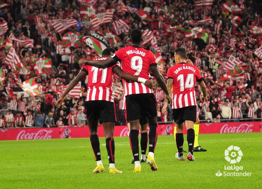  Abrazo entre los hermanos Williams después de un gol en el Athletic-Almería