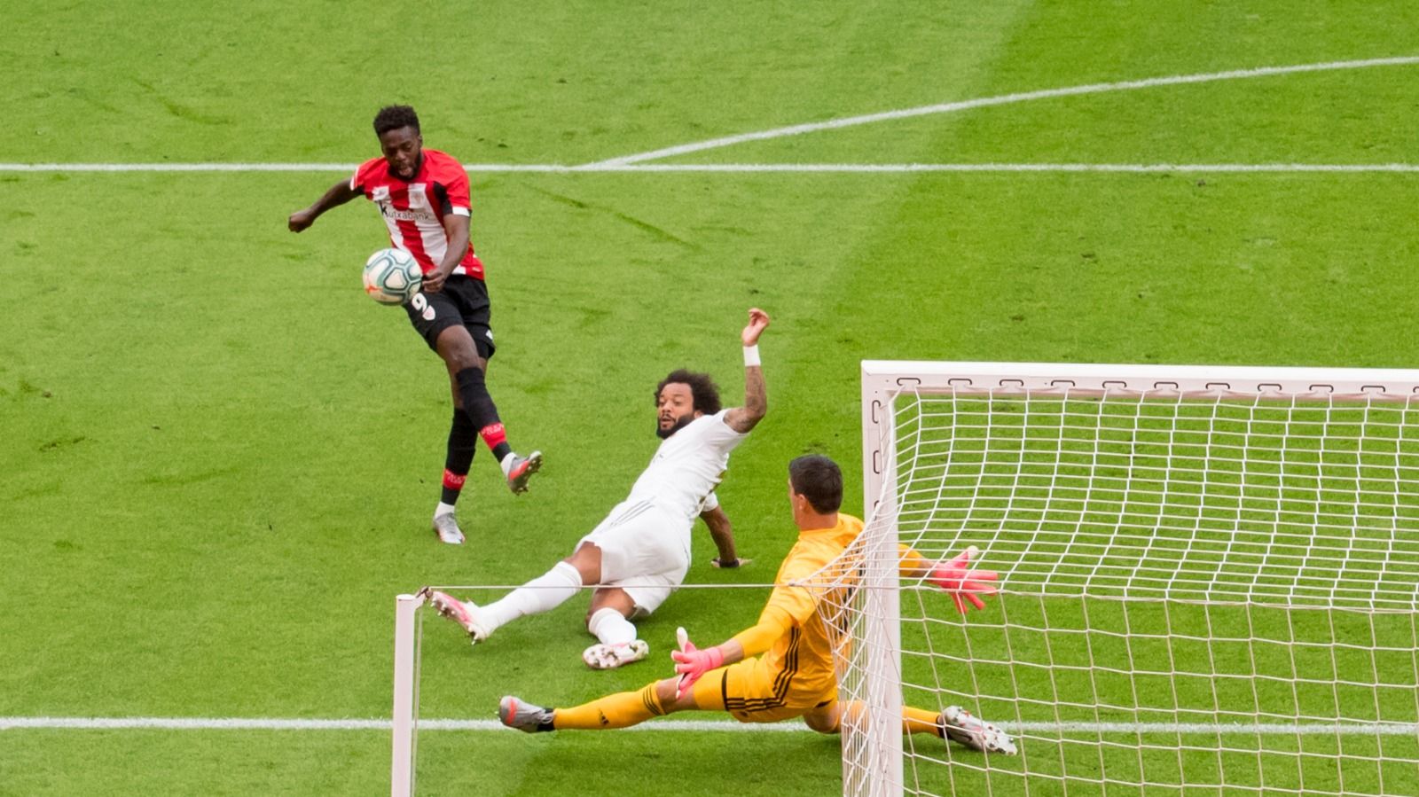 Anda sin gol Iñaki Williams últimamente pese a intentarlo constantemente.