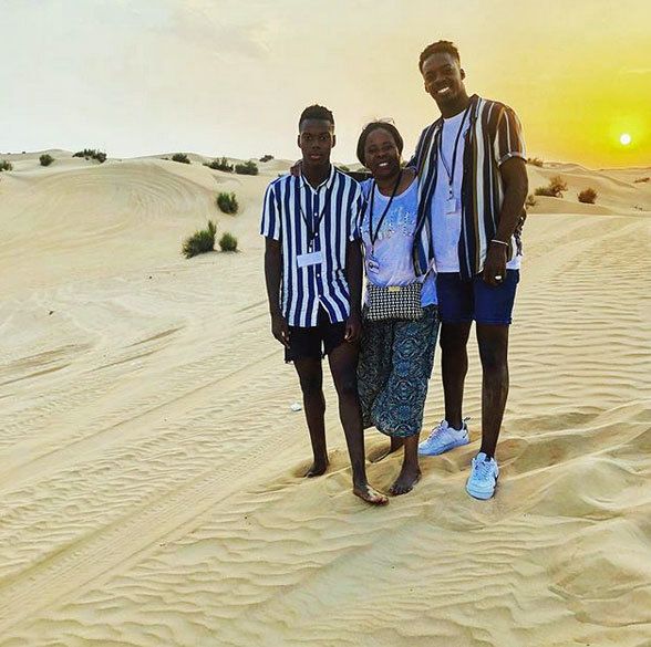  Iñaki Williams posa con su familia.