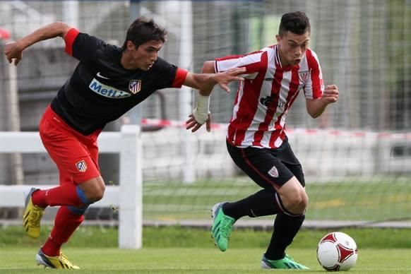  Yanis Rahmani, jugando un partido con el Athletic.