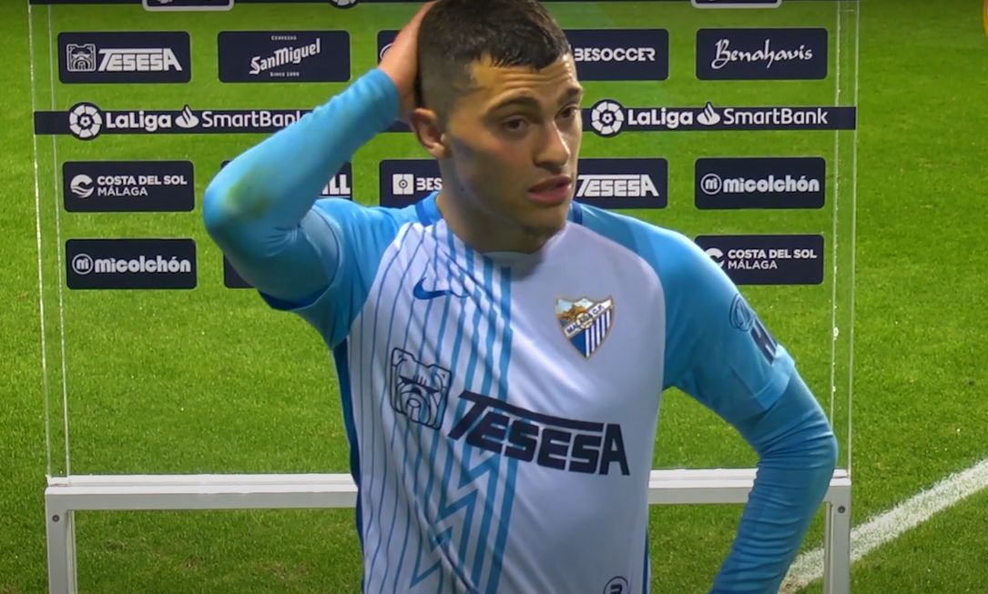 Yanis, hablando para los medios del Málaga tras el partido ante el Oviedo del Cuco Ziganda.
