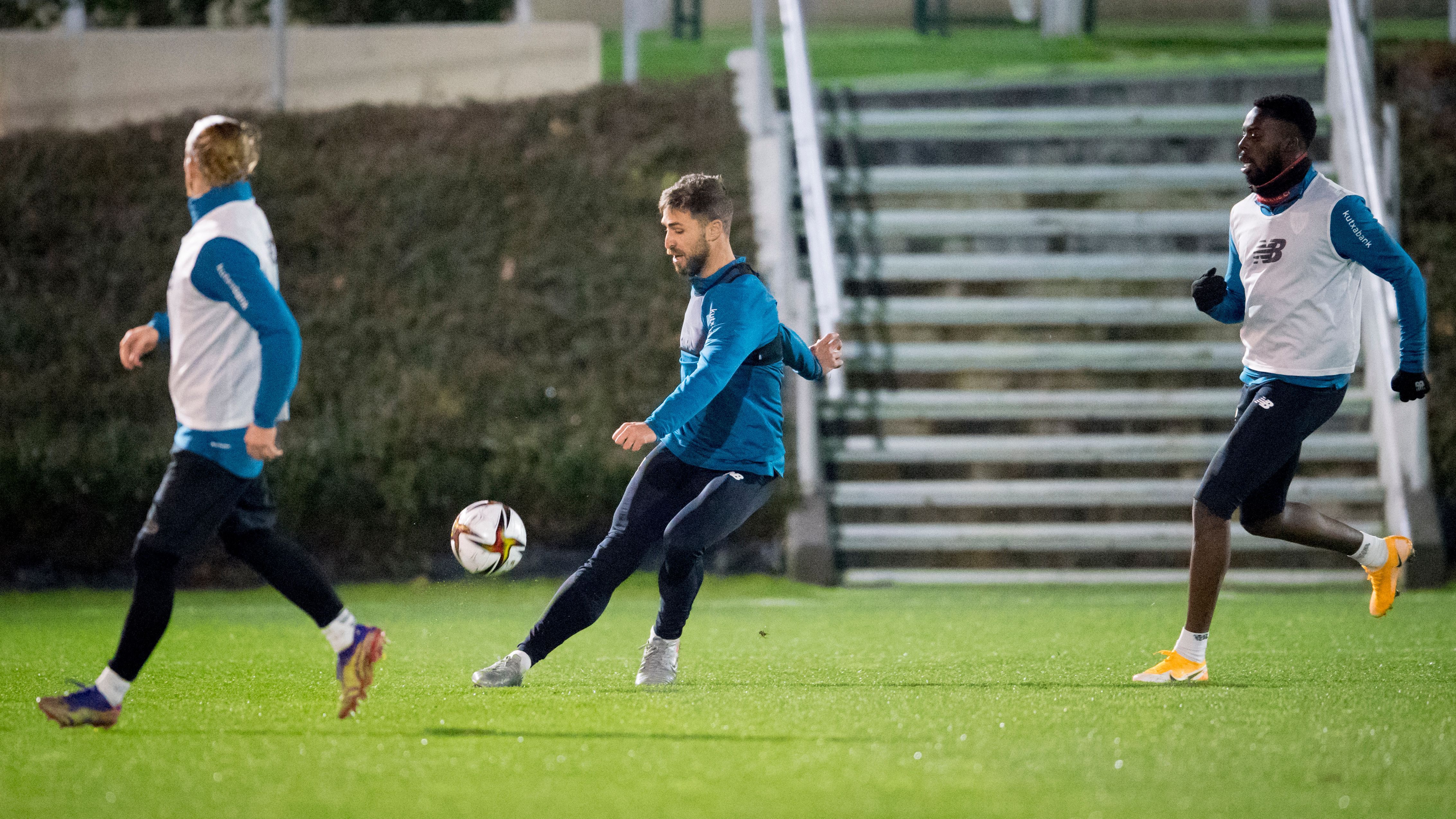Yeray Álvarez se entrenaba con normalidad ya en Lezama cara a la Supercopa.