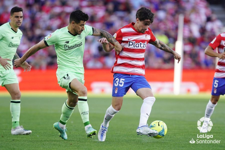  Yuri, muy flojo durante el partido ante el Granada en Los Cármenes.