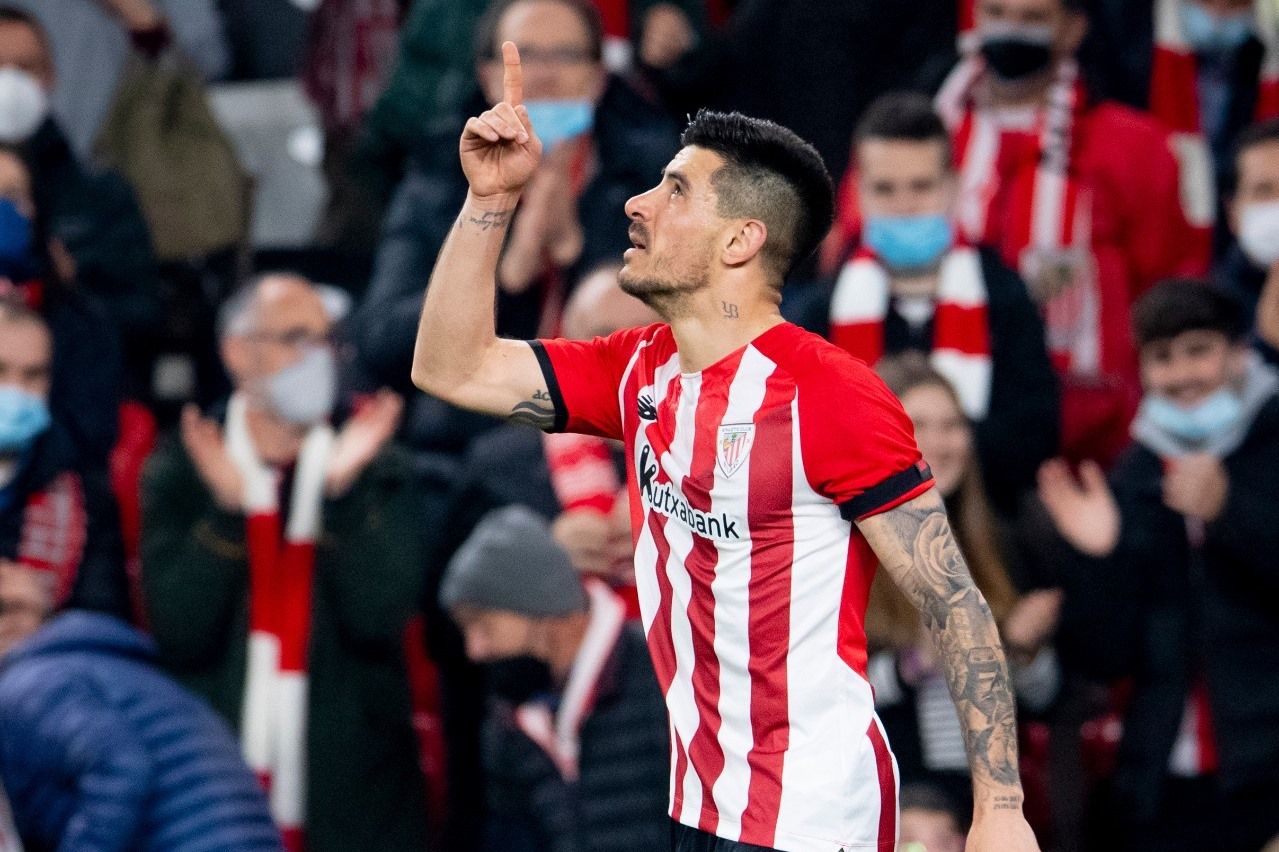  Yuri Berchiche celebra un gol al Getafe en San Mamés.
