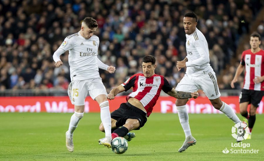  Yuri Berchiche pudo ser objeto de penalti en el partido del Bernabéu.