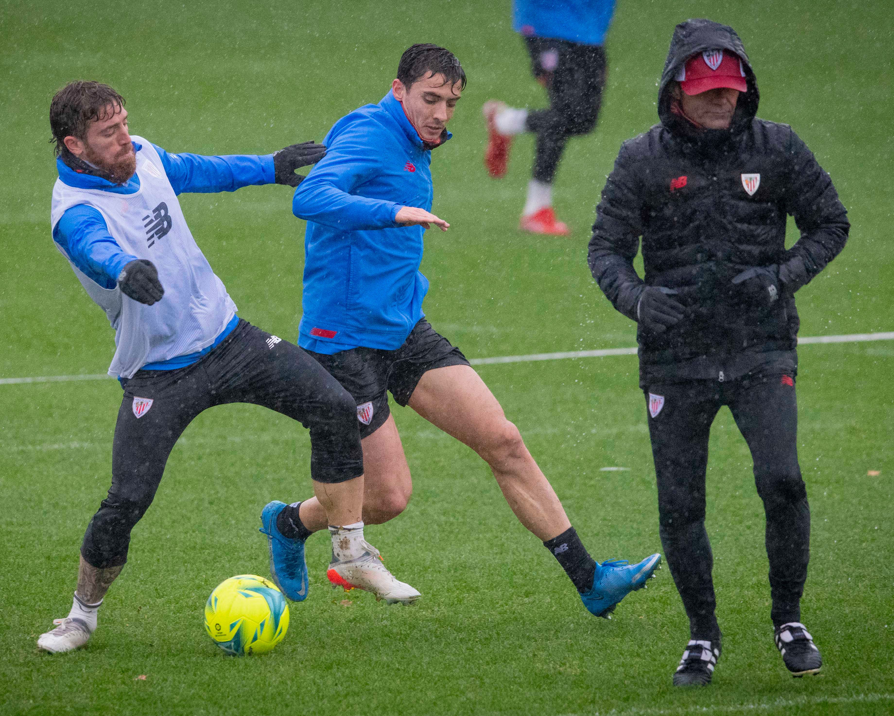  Marcelino junto a Muniain y Oier Zarraga en Lezama.