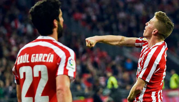 Raúl García e Iker Muniain, en un partido con el Athletic (Foto:EFE)