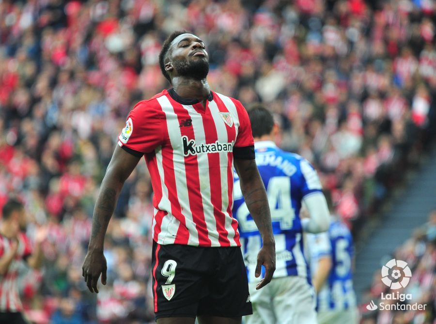 Iñaki Williams en el derbi ante la Real en San Mamés..