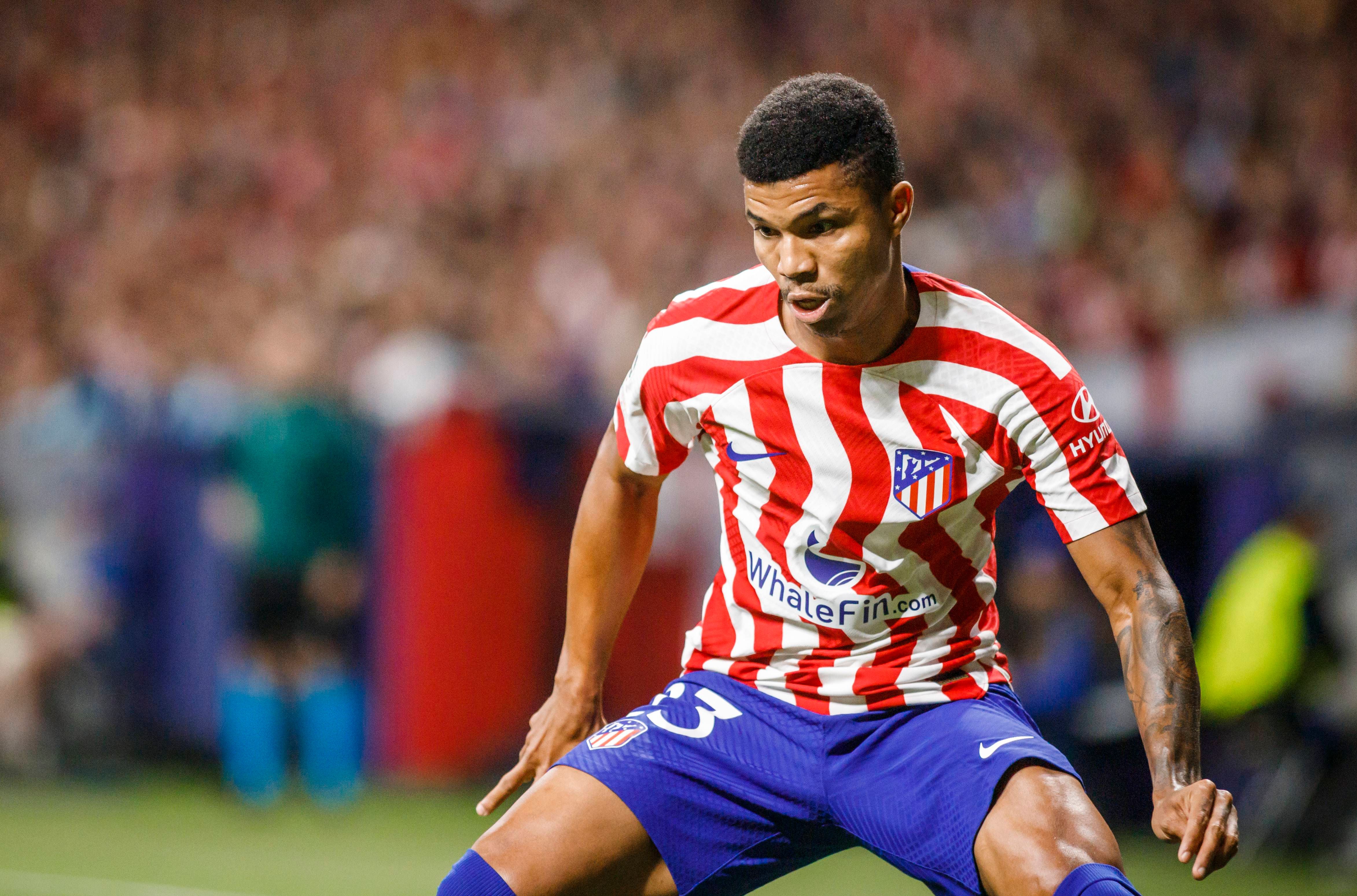  Reinildo Mandava, en un partido con el Atlético de Madrid.