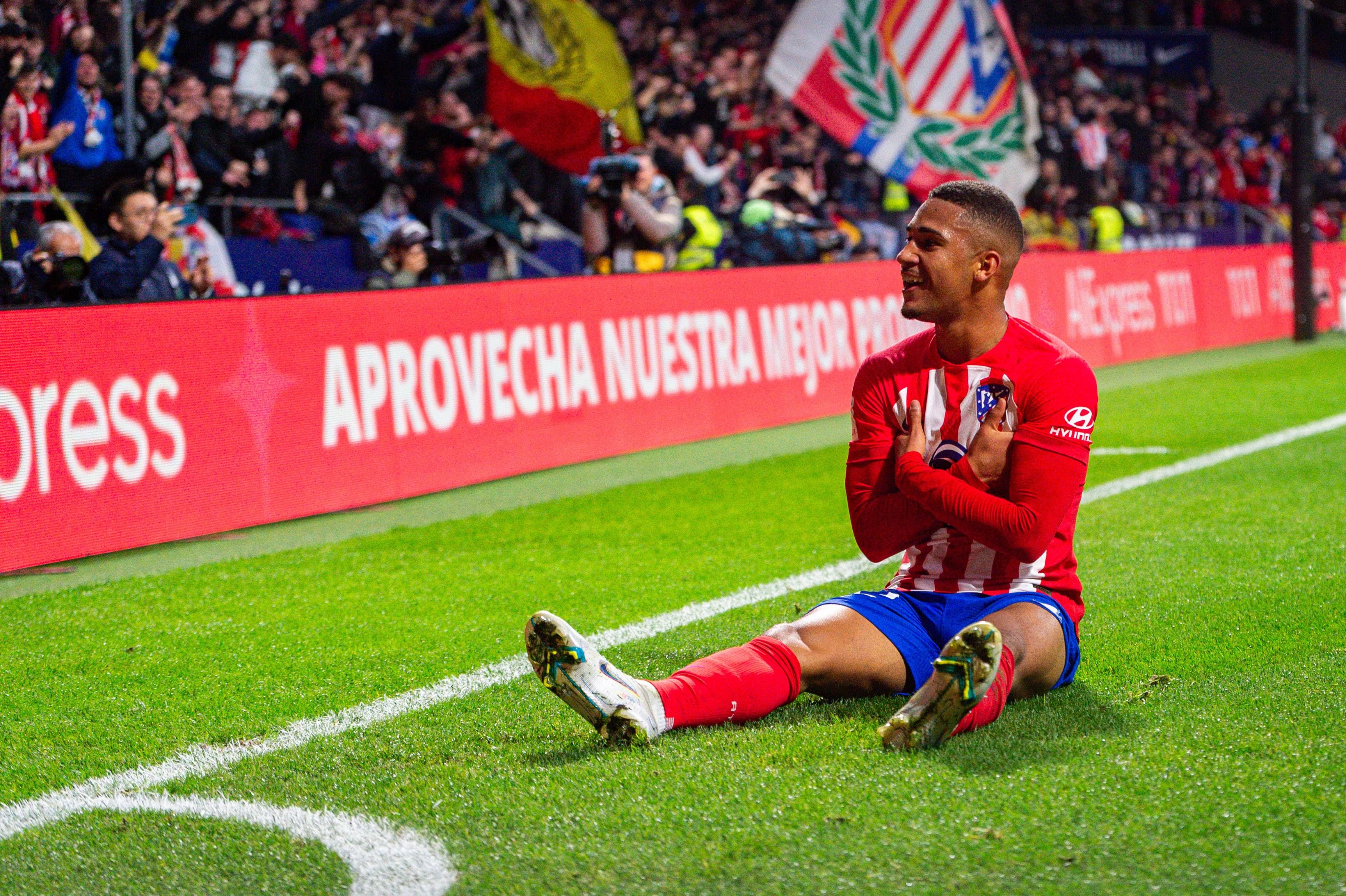  Samuel Lino celebra su gol en el Atlético-Villarreal.
