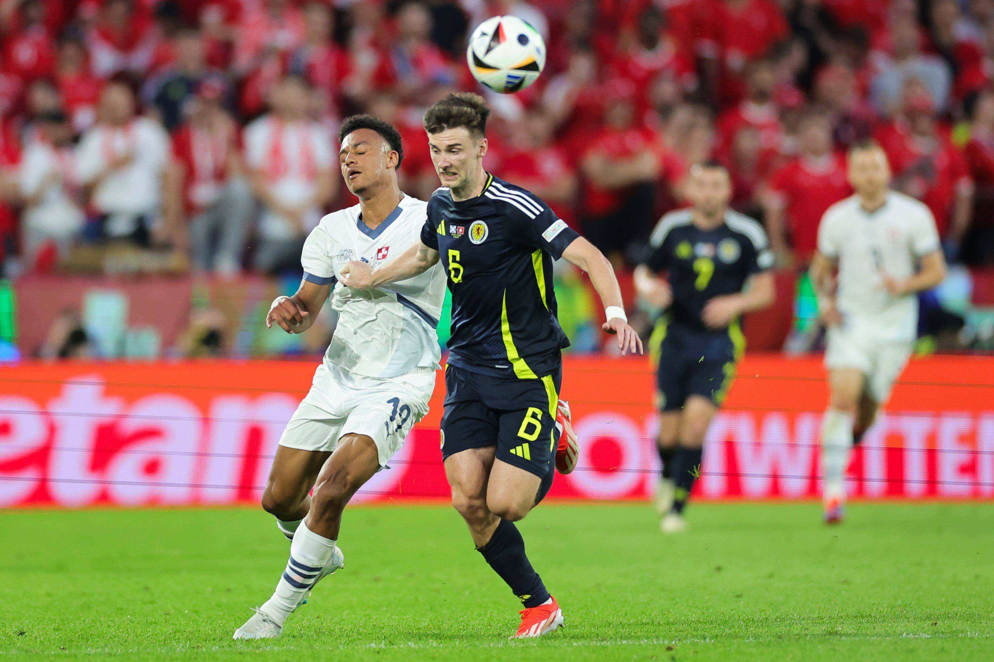  Kieran Tierney en el Escocia - Suiza de la Eurocopa.