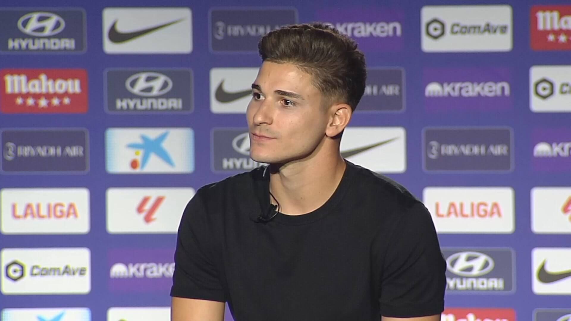  Julián Álvarez durante su presentación con el Atlético de Madrid