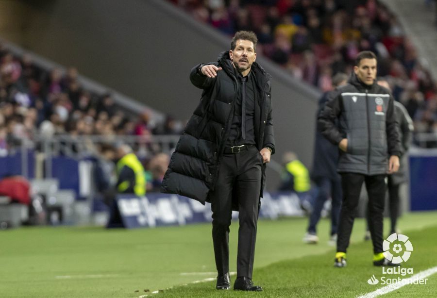 Simeone, en la banda del Metropolitano.