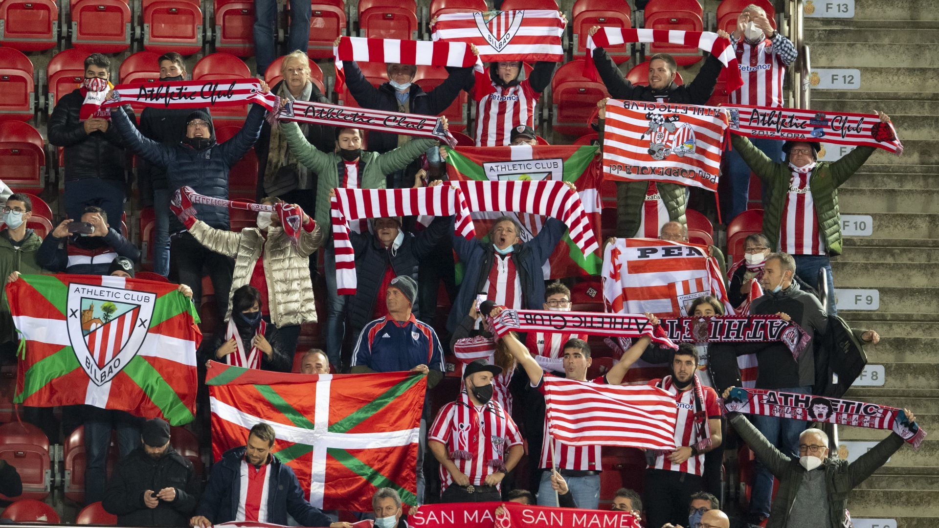  La afición rojiblanca no ha fallado este lunes en Son Moix en el partido de los de Ernesto Valverde ante el RCD Mallorca.