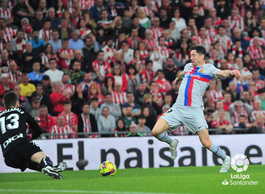 Julen Agirrezabala, durante el partido del Athletic Club ante el Barça en San Mamés.