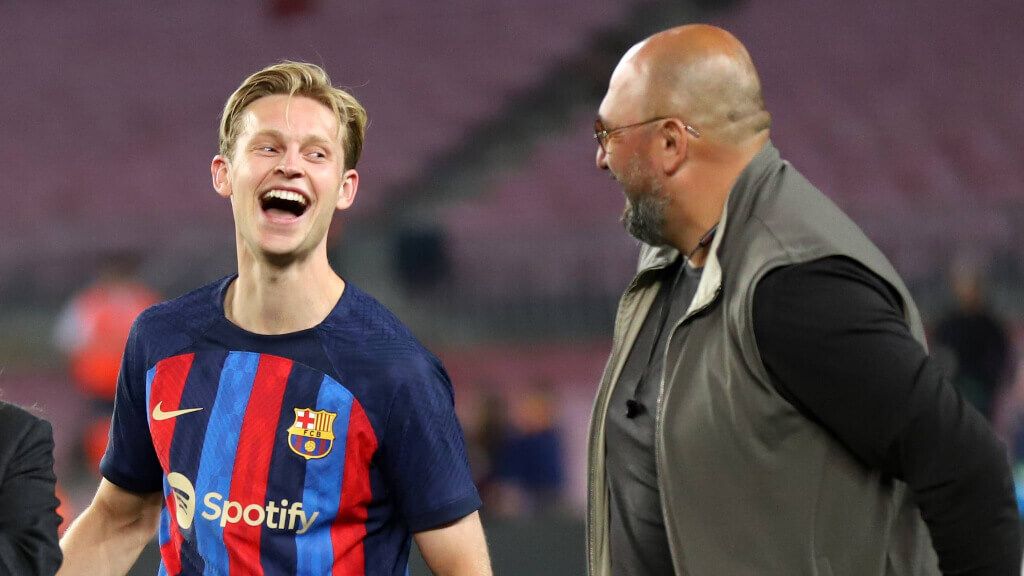  Frenkie de Jong y Ali Dursun (Cordon Press)