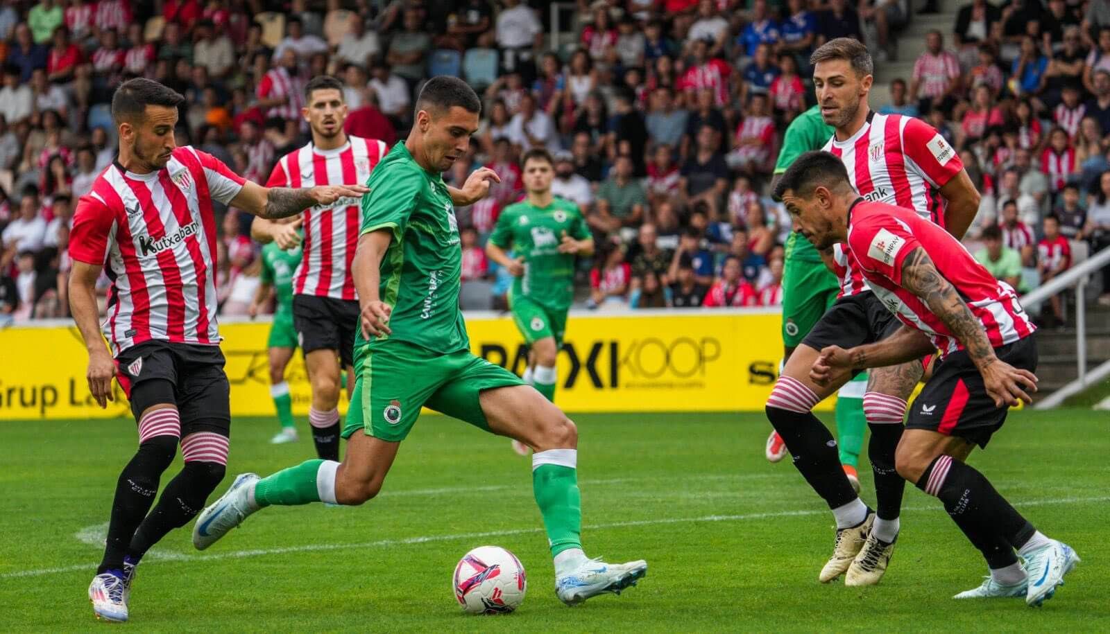  Buen ritmo de juego el atisbado en el amistoso, en Lasesarre, entre el Athletic Club y el Racing de Santander.