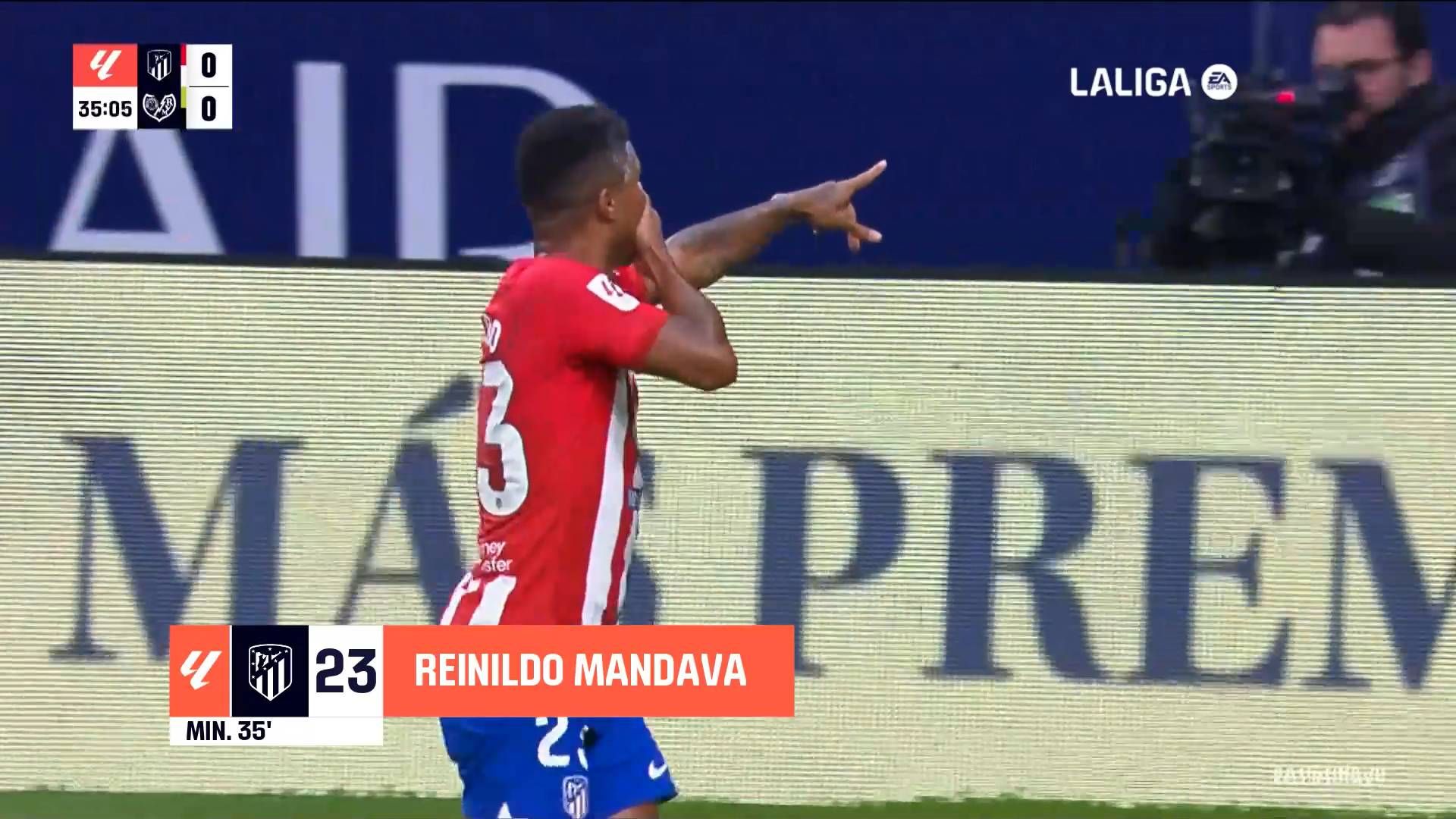  Reinildo celebra su gol en el Atlético-Rayo.