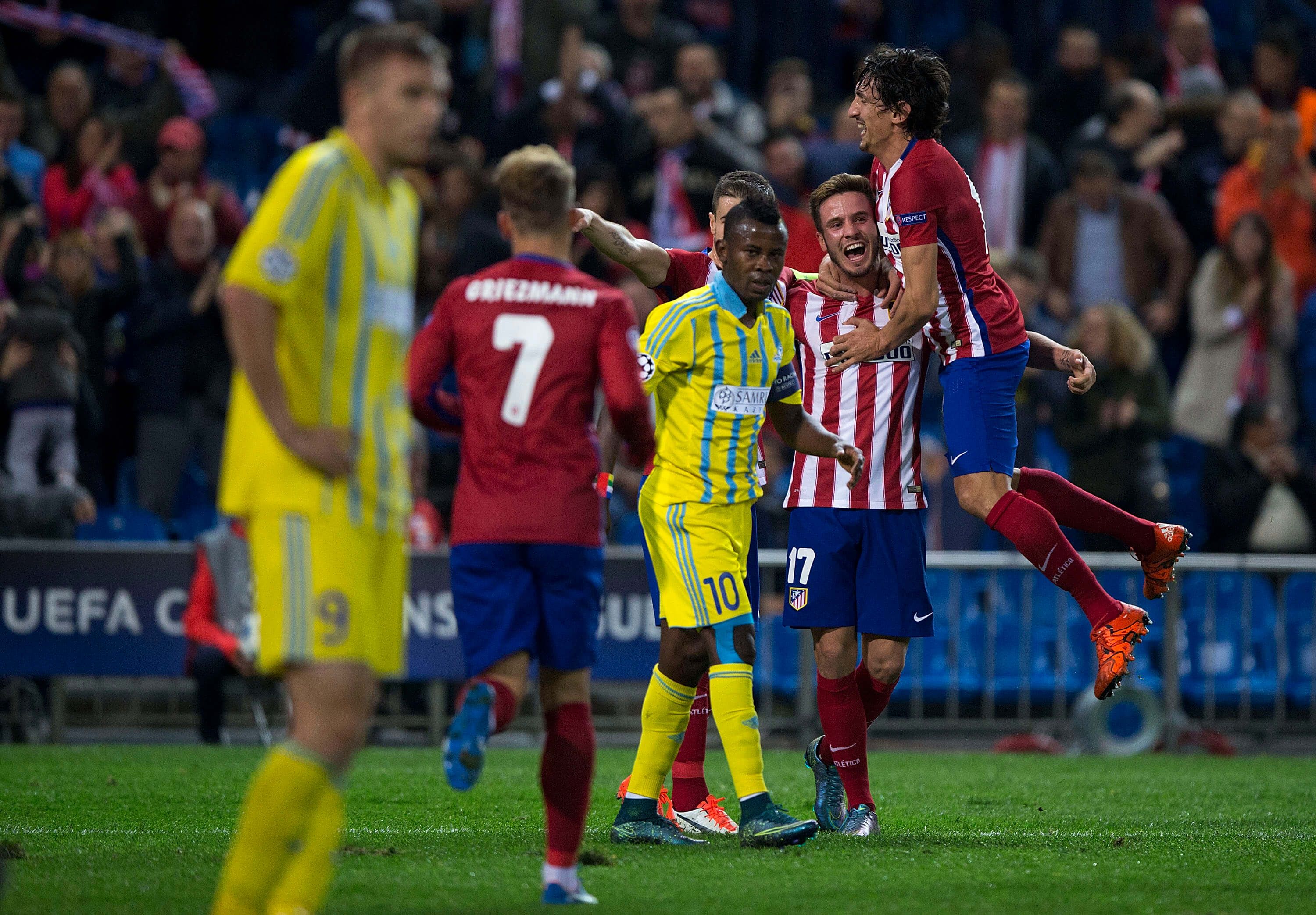Saúl Ñíguez celebra su gol en el Atlético-Astana de 2015.