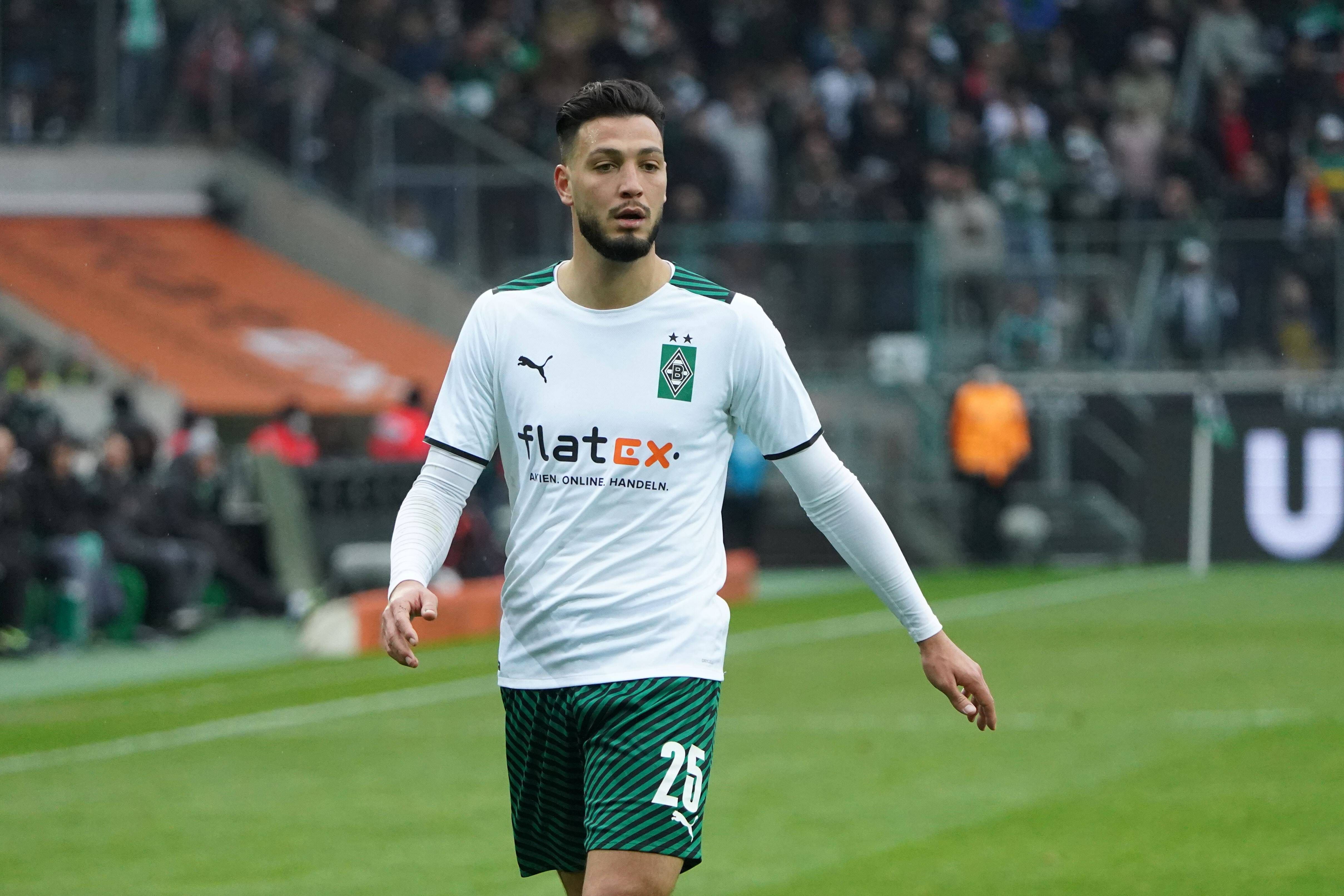  Bensebaini, en un partido del Borussia Mönchengladbach (FOTO: Cordón Press).