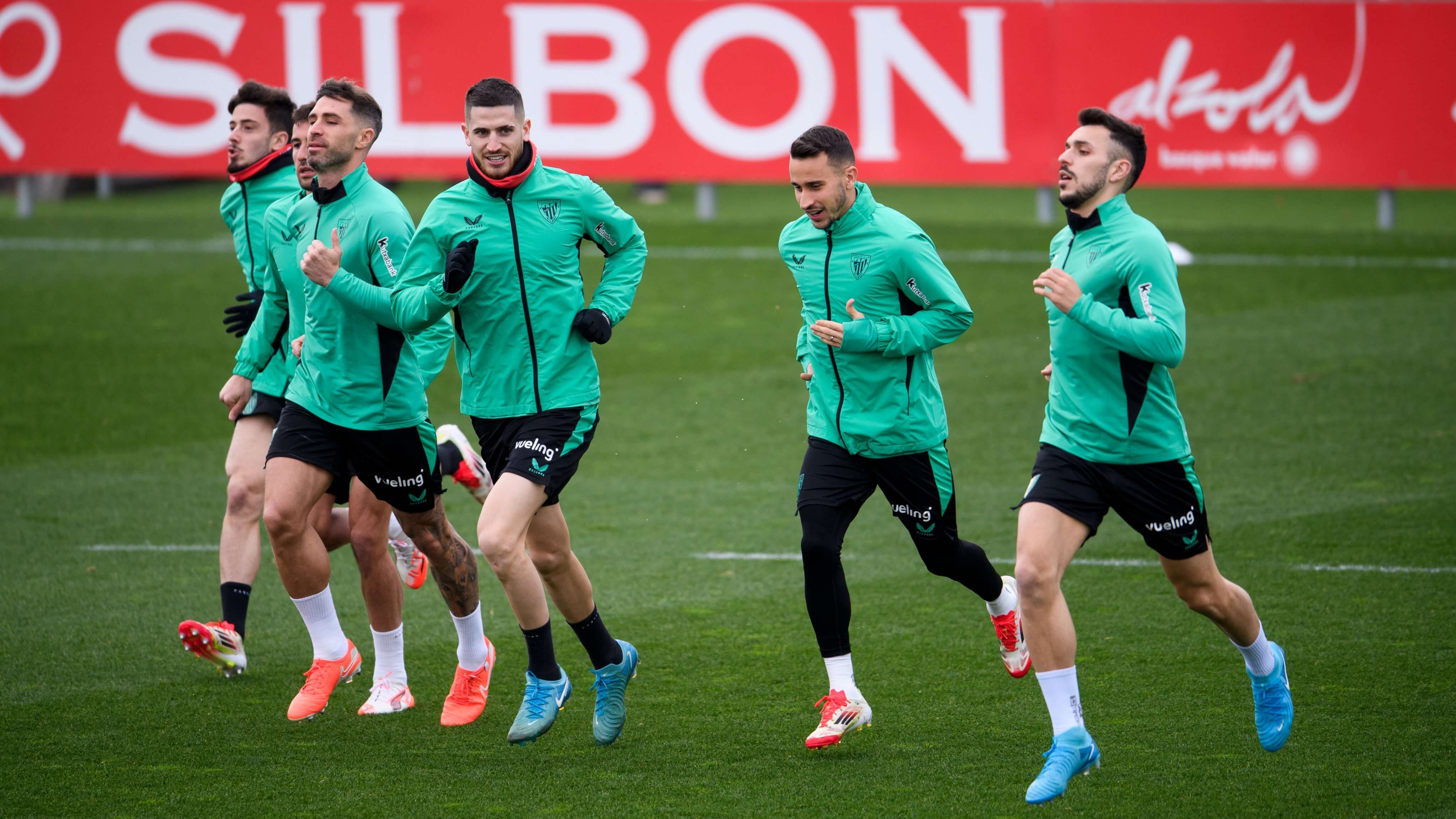 Alex Berenguer trabaja en Lezama tras el susto en su casa.