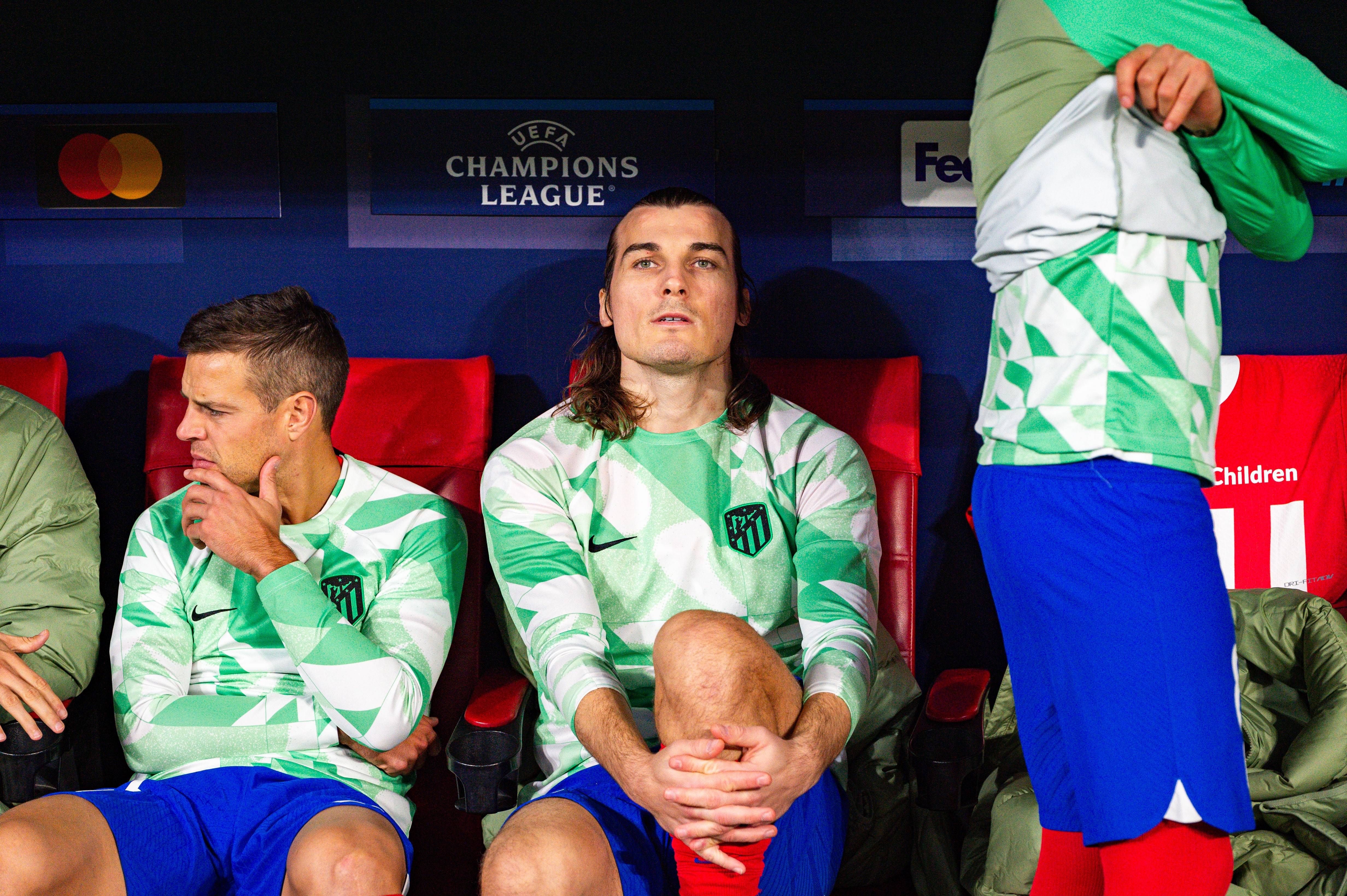  Caglar Söyüncü, en el banquillo del Cívitas Metropolitano.