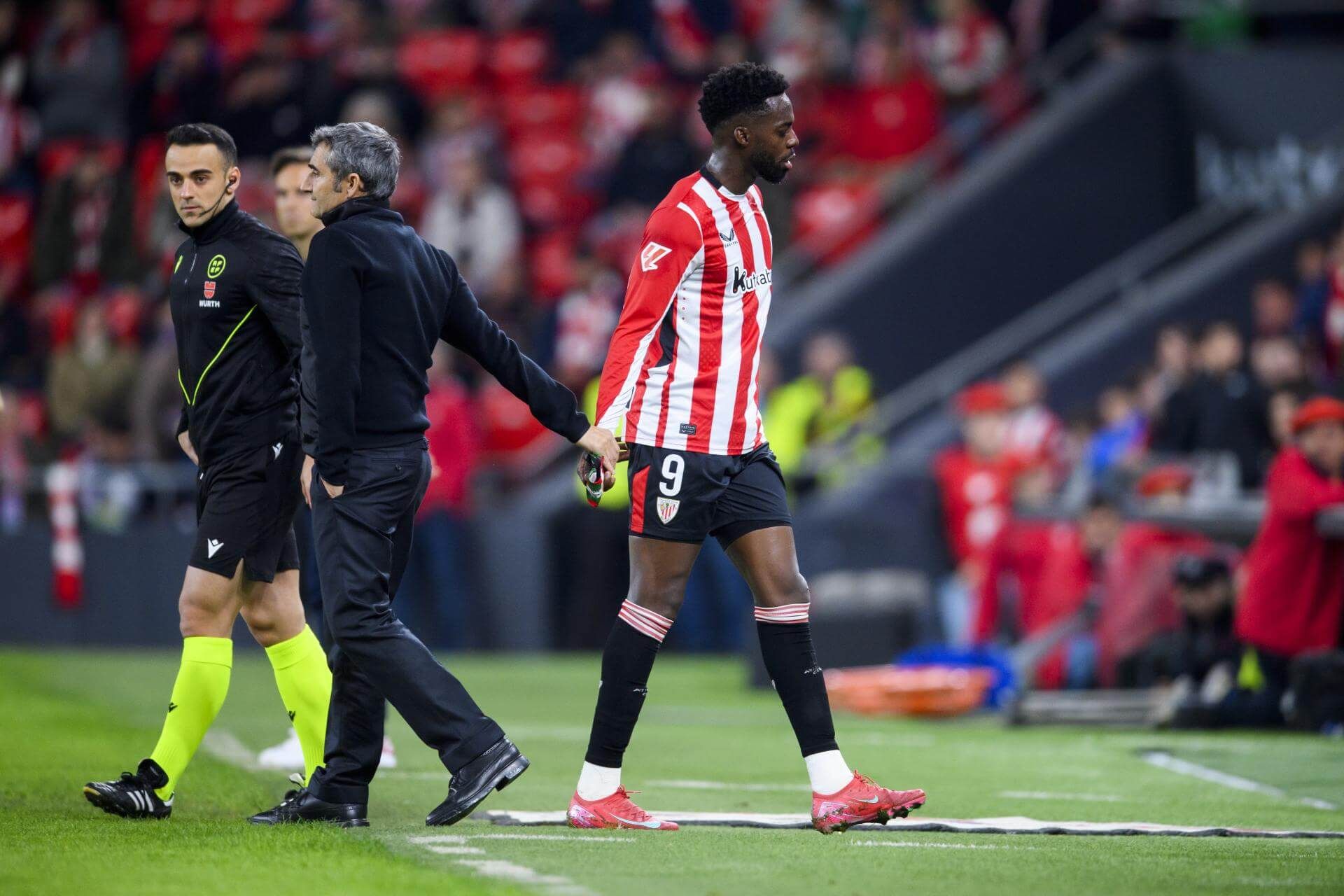  Ernesto Valverde ve retirarse a Iñaki Williams antes de tiempo en el partido Athletic Club-Rayo Vallecano.
