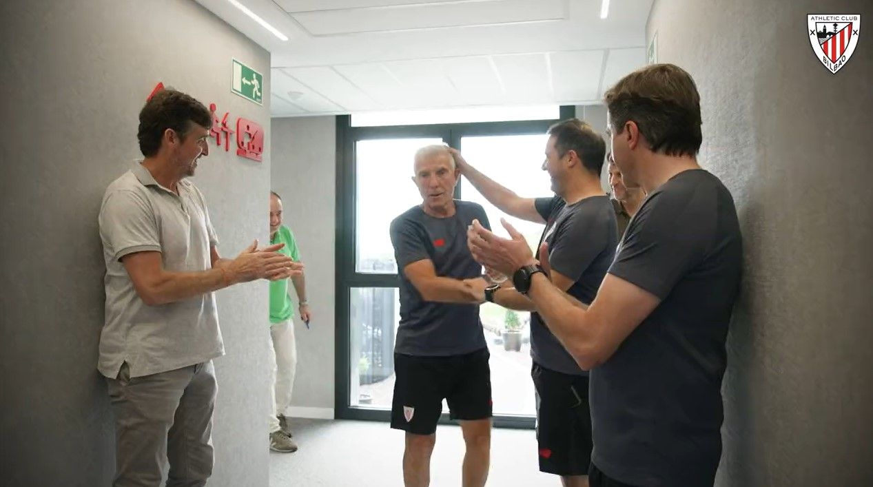  El Athletic homenajea a Peio Agirreoa.